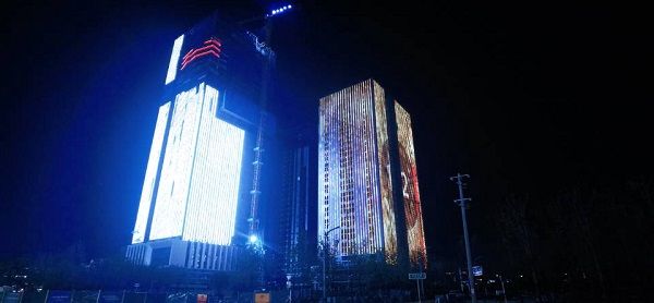 西安中鐵絲路總部工程成功泛光照明亮燈.jpg