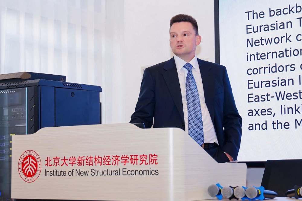 歐亞開發(fā)銀行行長在中國發(fā)表演講：&ldquo;多邊開發(fā)銀行需要新的動(dòng)力&rdquo;